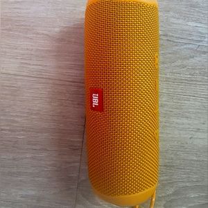 JBL flip 5 Bluetooth speaker